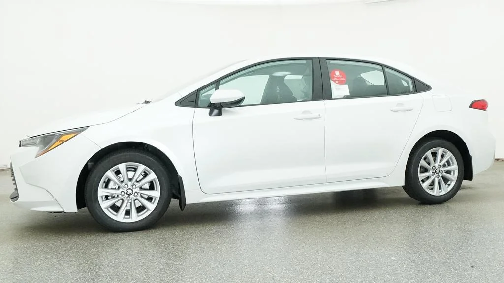 New 2027 Wind Chill Pearl Toyota LE image 4