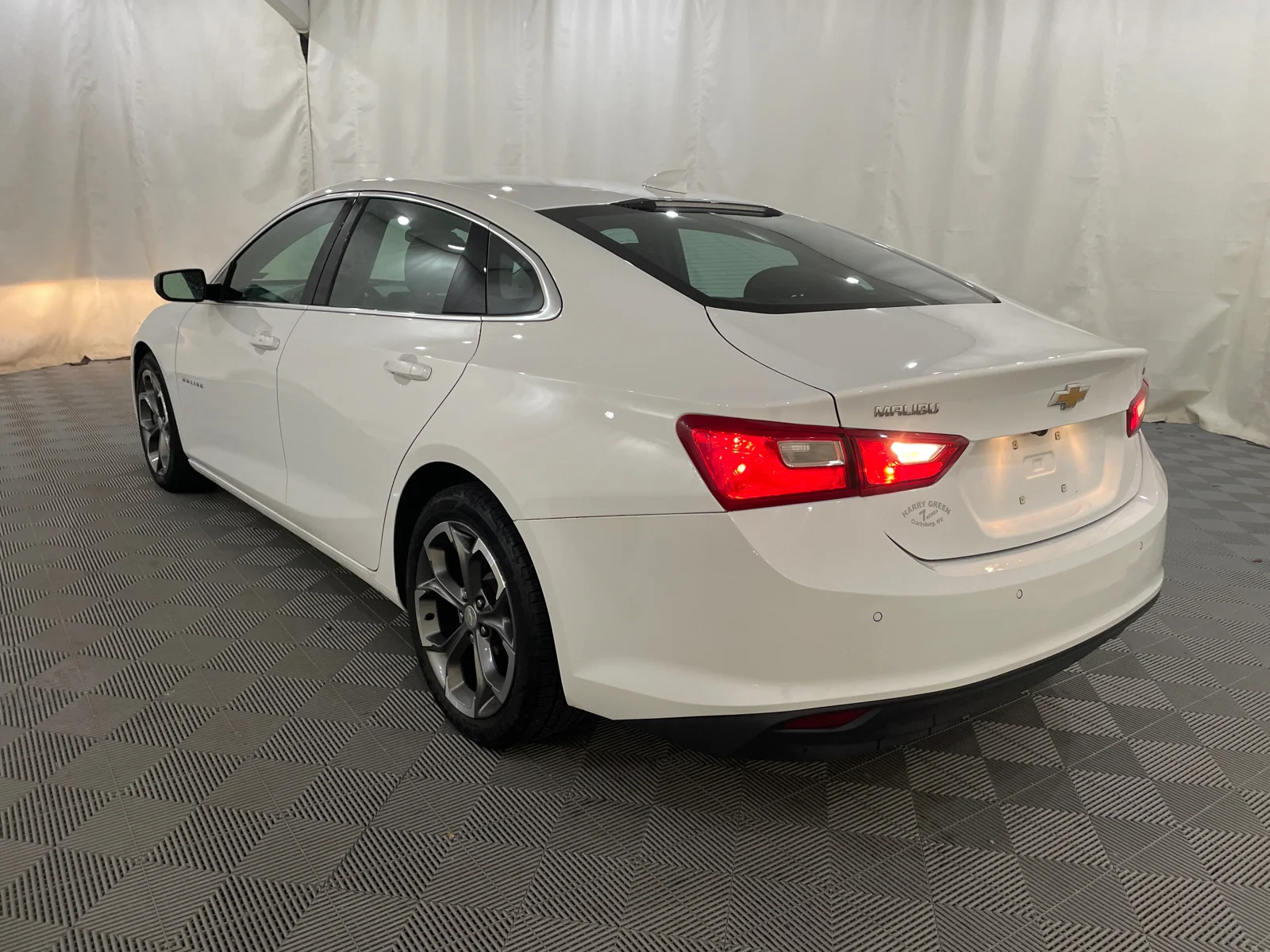 Used 2024 Summit White Chevrolet LT image 9