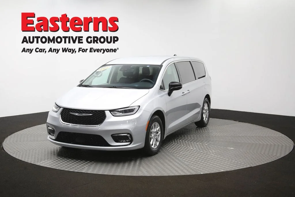 Used 2024 Silver Chrysler Touring L image 56