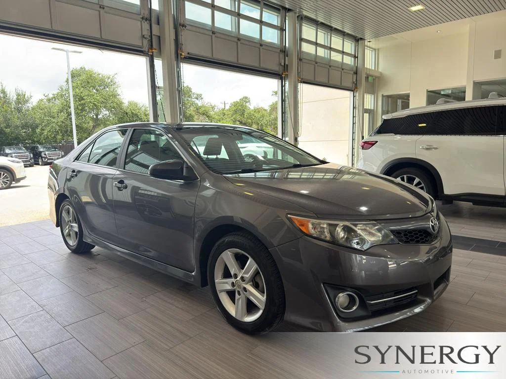 Used 2014 Magnetic Gray Metallic Toyota SE image 3