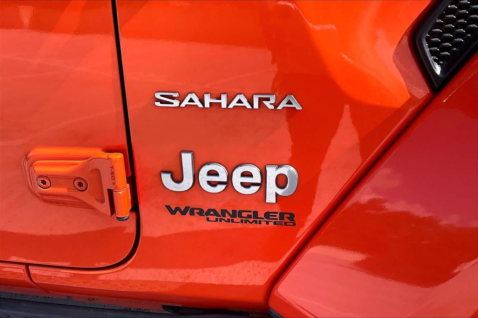 Used 2019 Punkn Metallic Clear Coat Jeep Sahara image 30