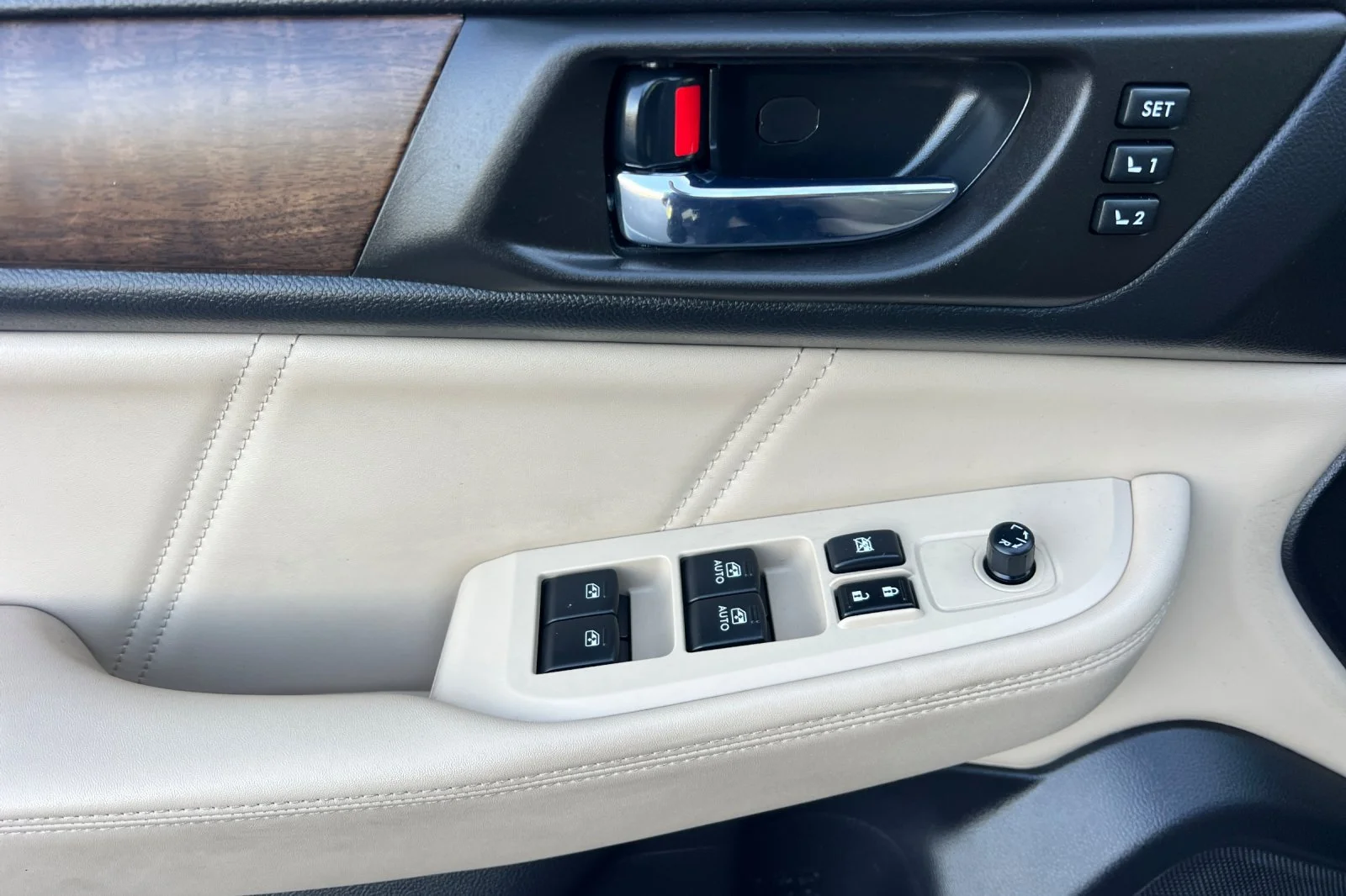 Used 2018 Dark Blue Pearl Subaru Limited image 10