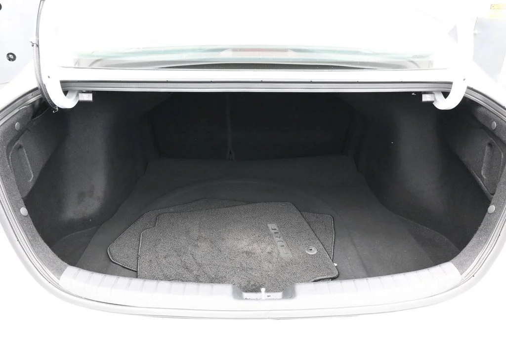 Used 2023 Snow White Pearl Kia LXS image 30