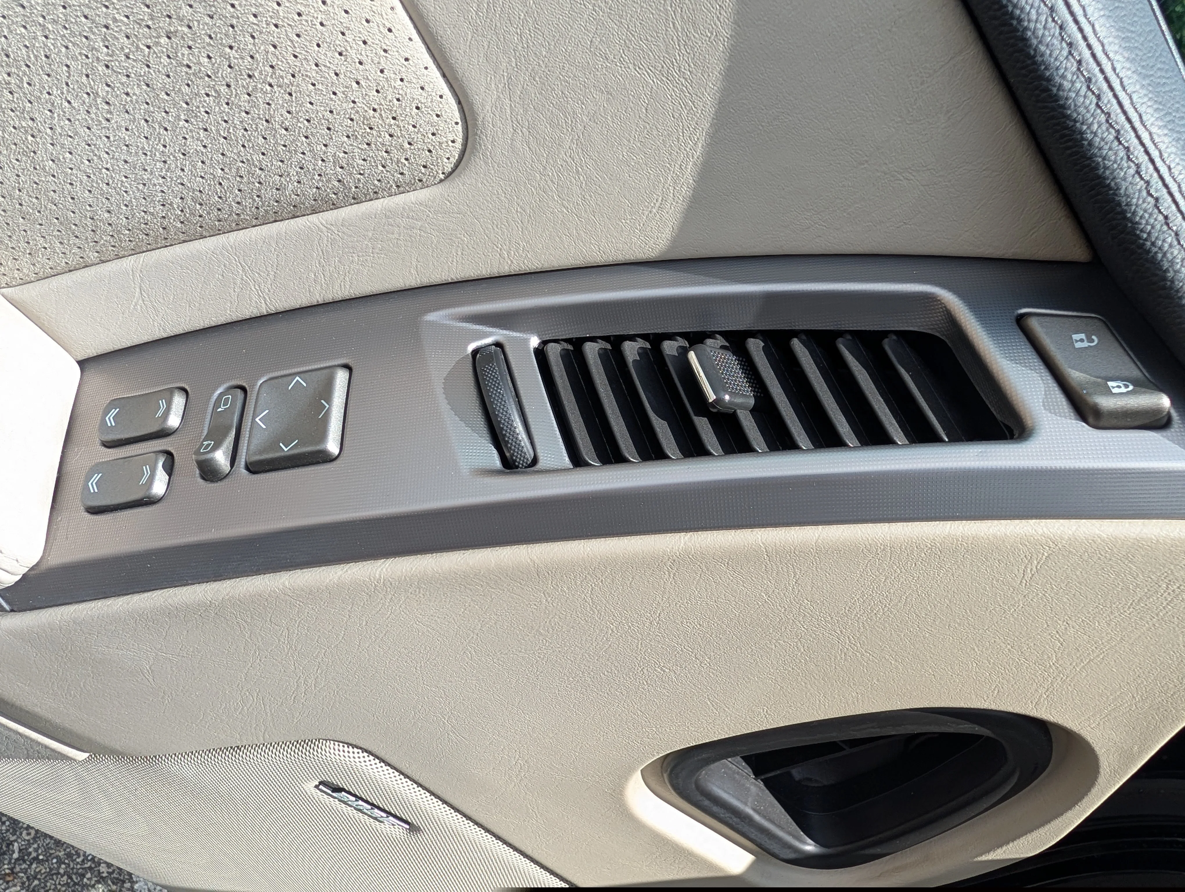 Used 2006 Black Raven Cadillac  image 23