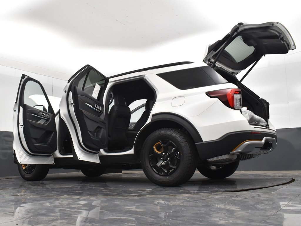 New 2026 Star White Metallic Tri-Coat Ford Tremor® image 38