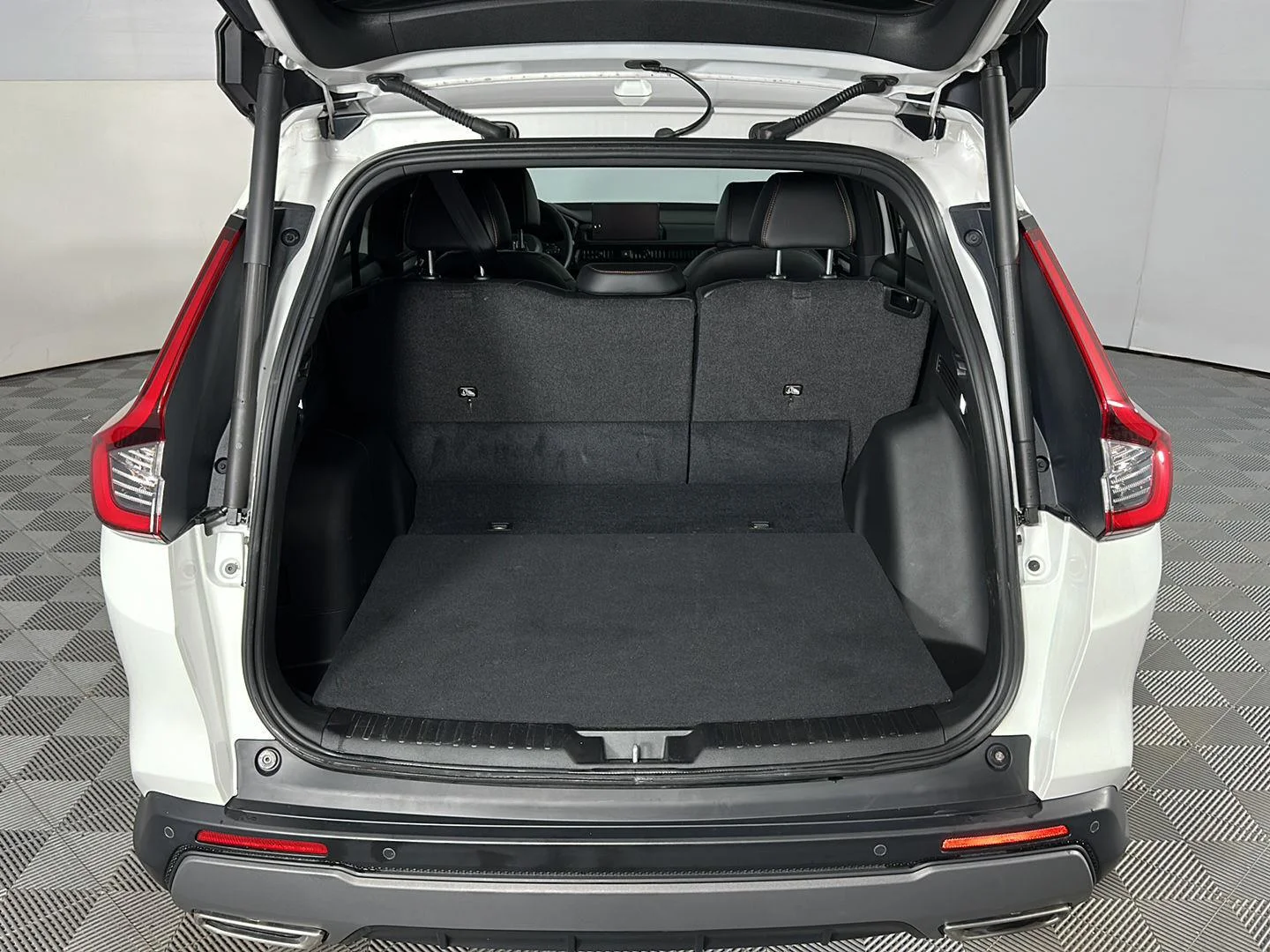 Used 2024 Platinum White Pearl Honda Sport-L image 11