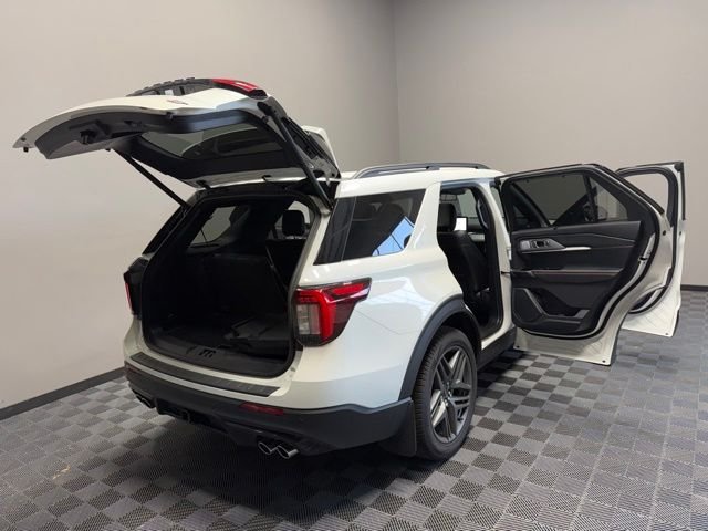Used 2025 Star White Ford ST image 29