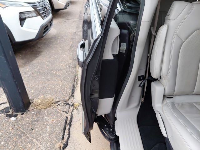 Used 2019 Crystal Metallic Chrysler Touring L Plus image 30
