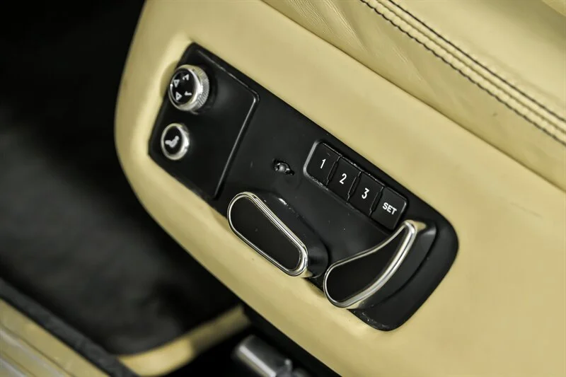 Used 2012 Blue Crystal Metallic Bentley GT image 23