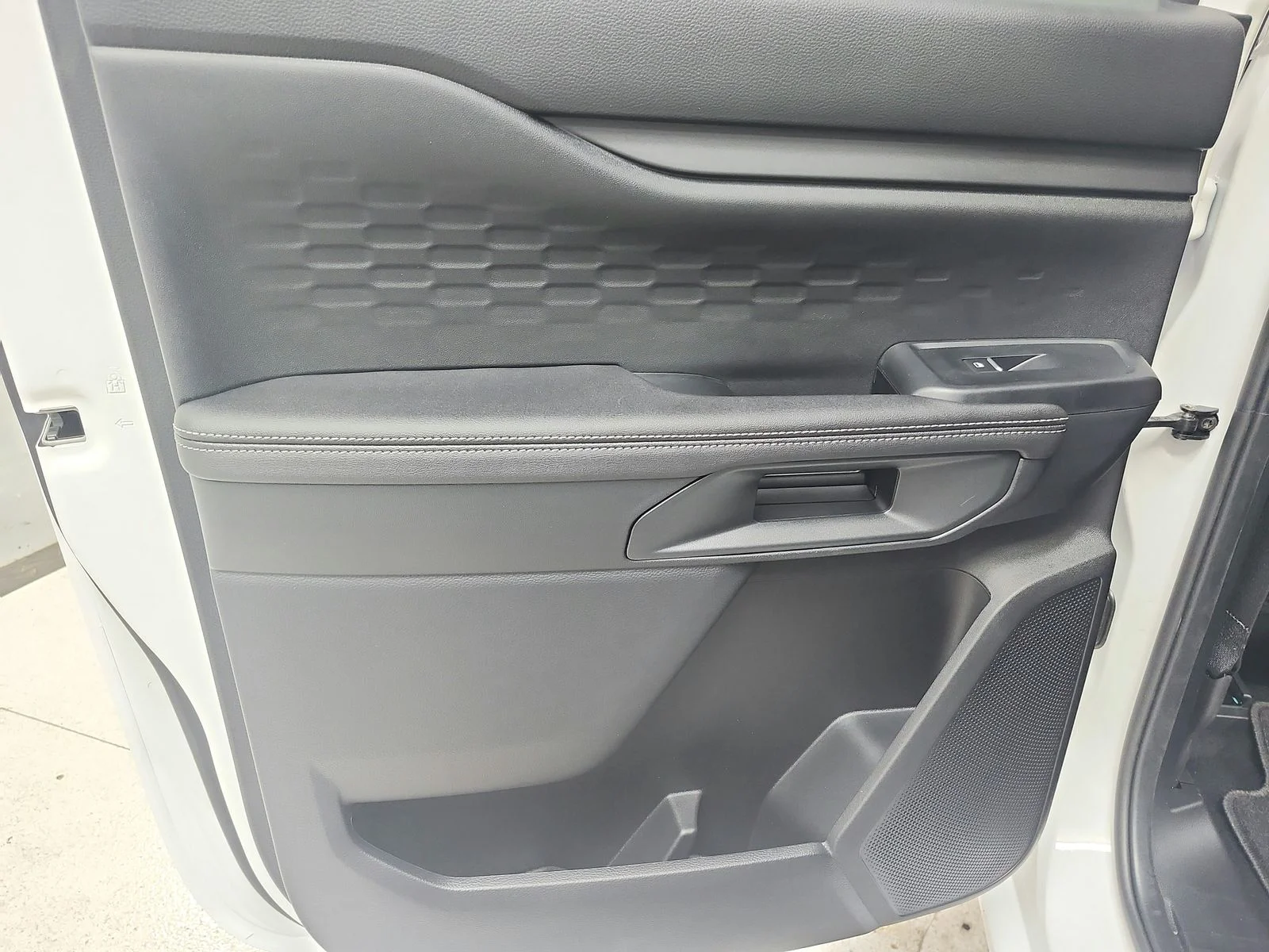 New 2026 Oxford White Ford XLT image 34