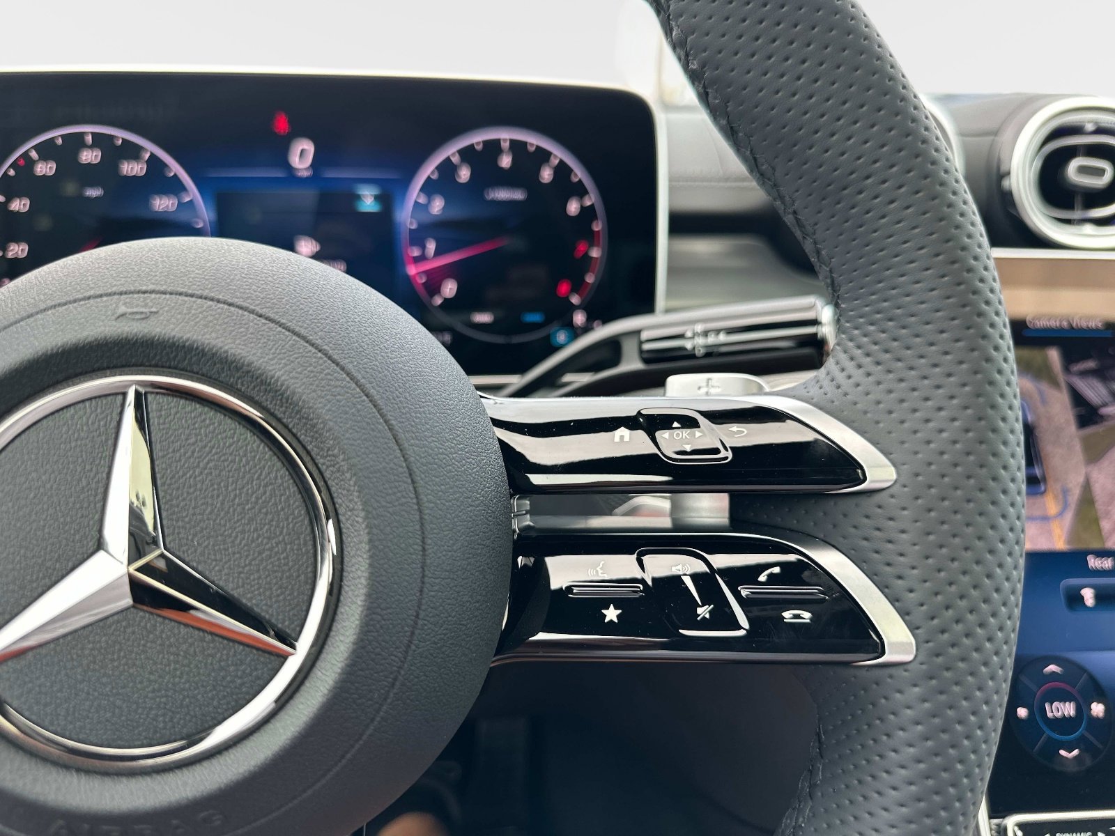 2025 Mercedes-Benz C-Class Sedan C 300 - Photo 29