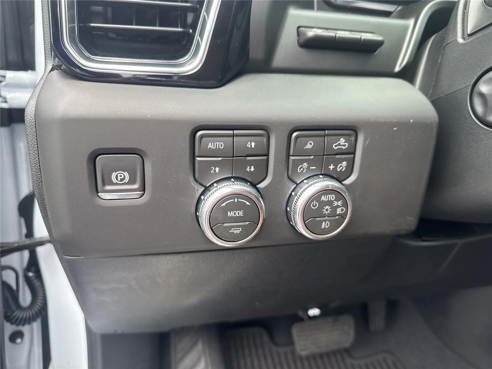 New 2026 Glacier White Tricoat GMC Denali Ultimate image 20