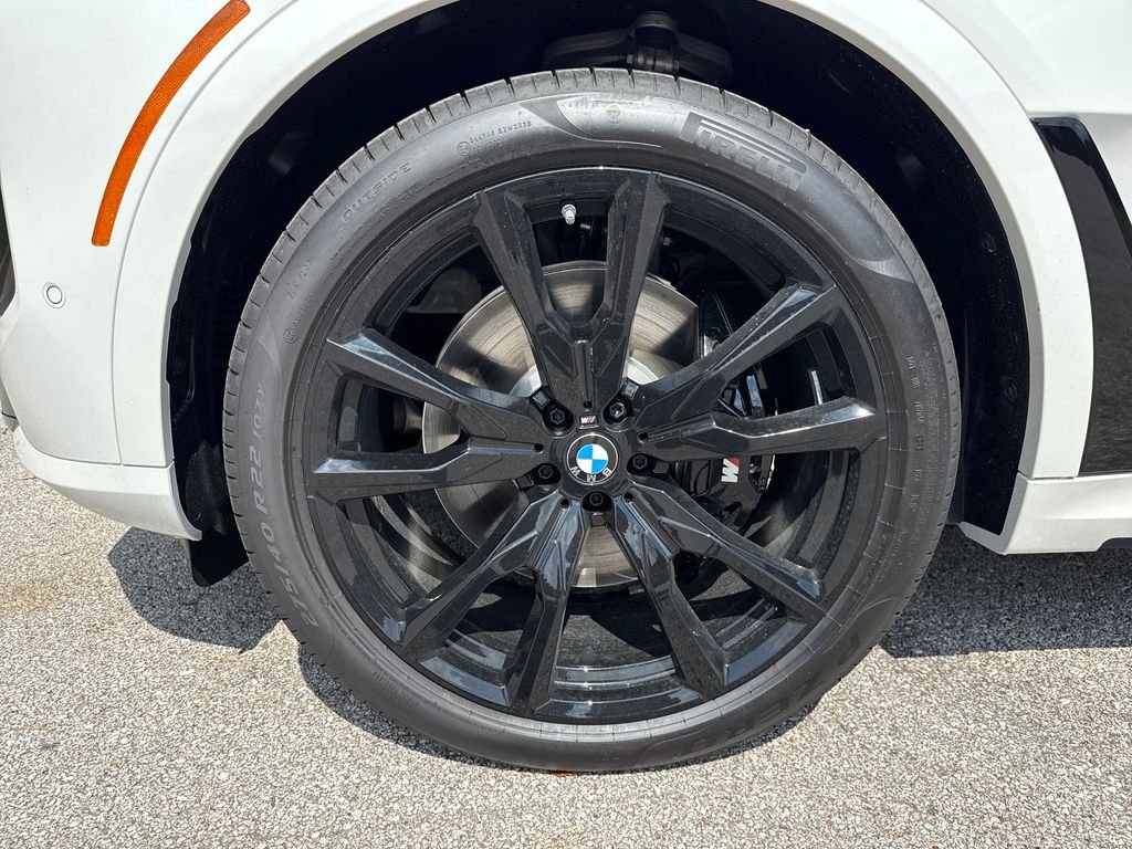 New 2027 White BMW M60i image 9
