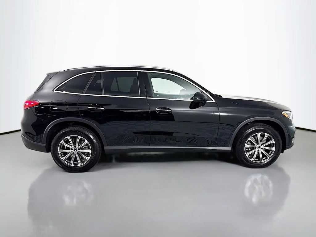 Used 2026 Black Mercedes-Benz GLC 300 image 8