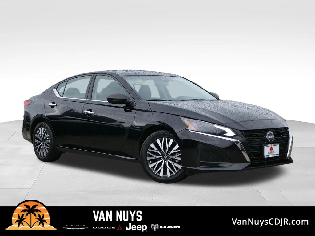 Used 2024 Super Black Nissan 2.5 SV image 1