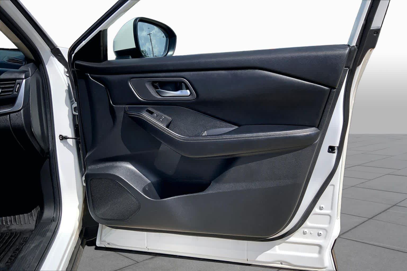 Used 2024 Everest White Pearl Nissan SV image 21