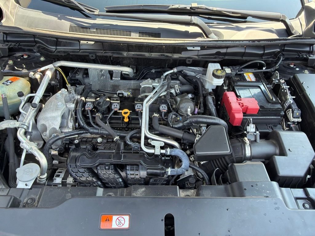 Used 2024 Silver Mitsubishi SE image 13