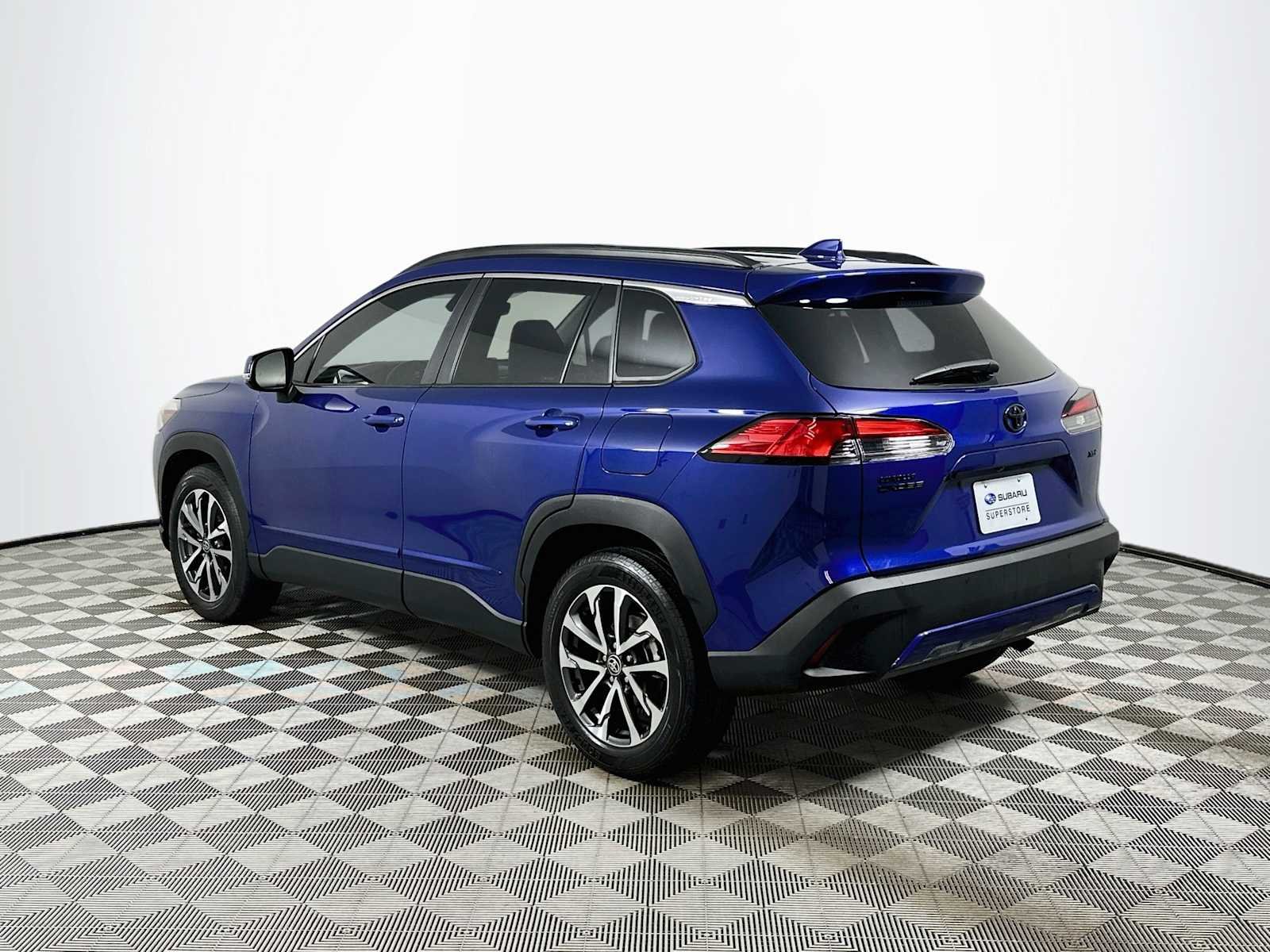 Used 2022 Blue Crush Metallic Toyota XLE image 5