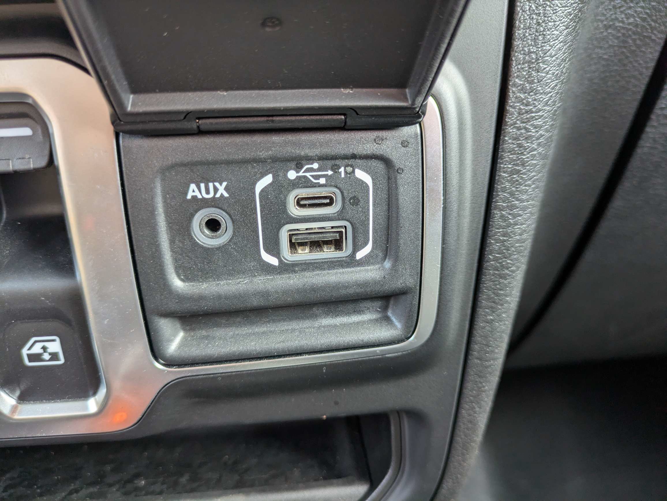 Used 2025 Bright White Clearcoat Jeep Sport image 18