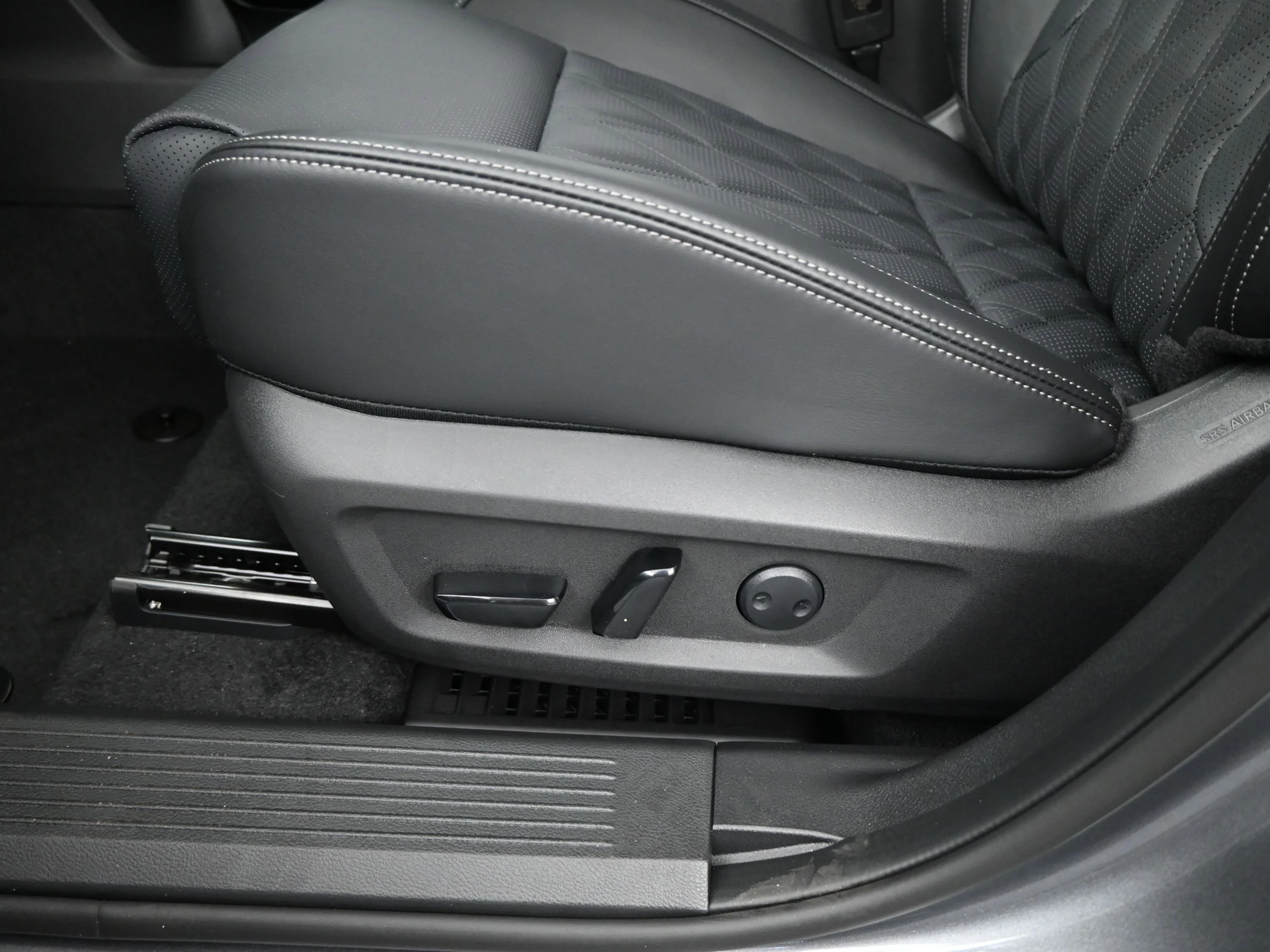 New 2026 Gun Metallic Nissan Platinum image 10