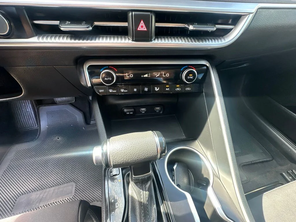 Used 2024 Silver Kia LXS image 17