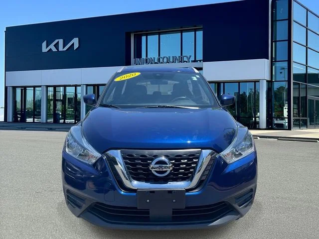 Used 2020 Blue Nissan SV image 2