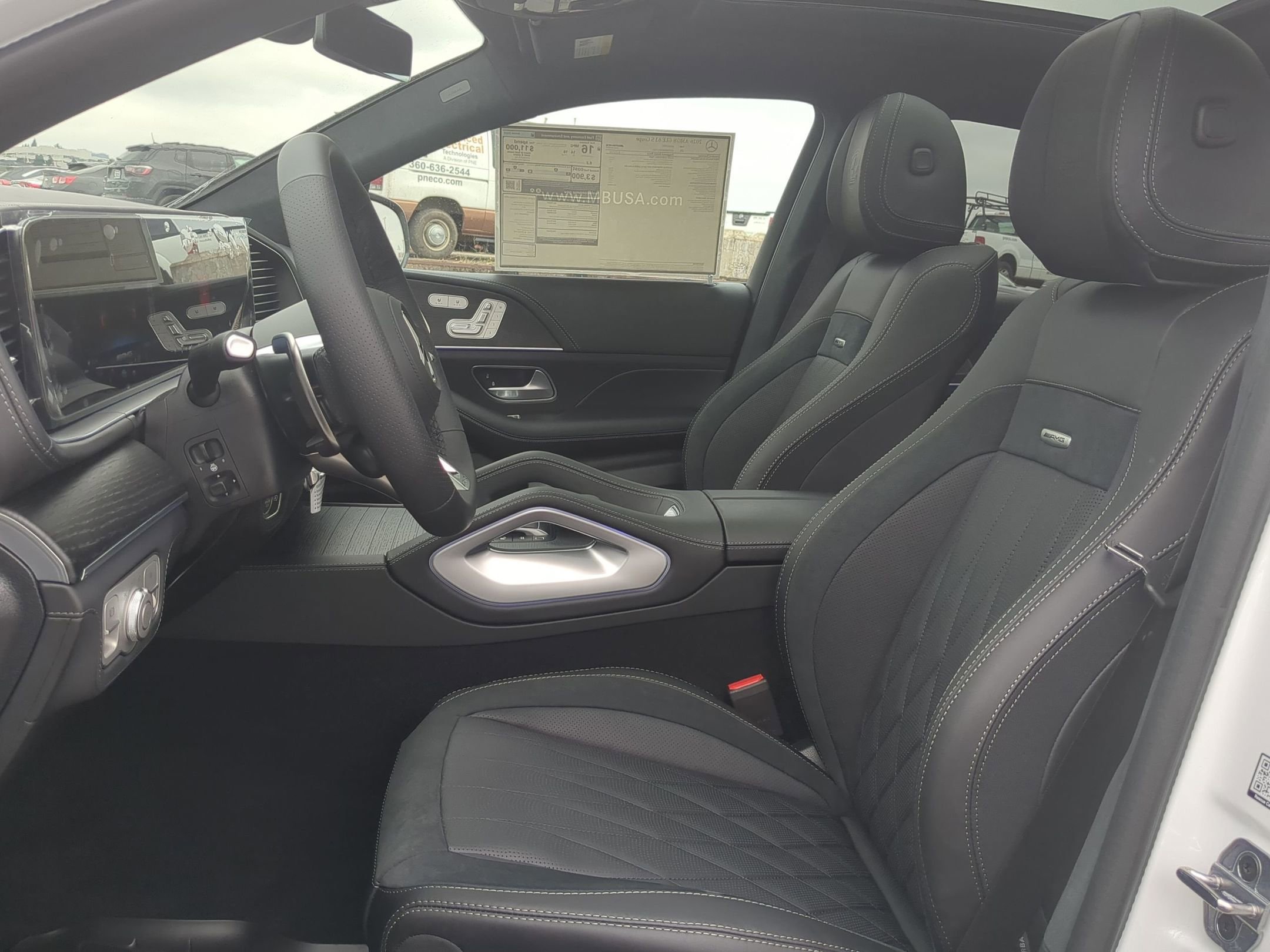 New 2026 MANUFAKTUR Moonlight White Metallic Mercedes-Benz AMG® GLE 63 S 4MATIC+ Coupe image 53