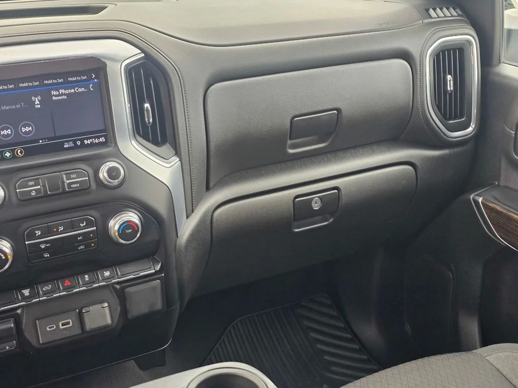 Used 2023 White GMC SLE image 19