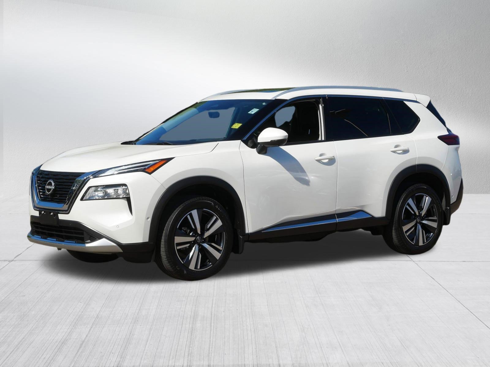 Certified Used 2023 Pearl White Tricoat Nissan Platinum image 3