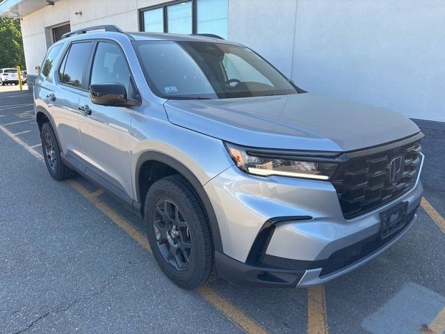 2025 Honda Pilot TrailSport AWD's photo