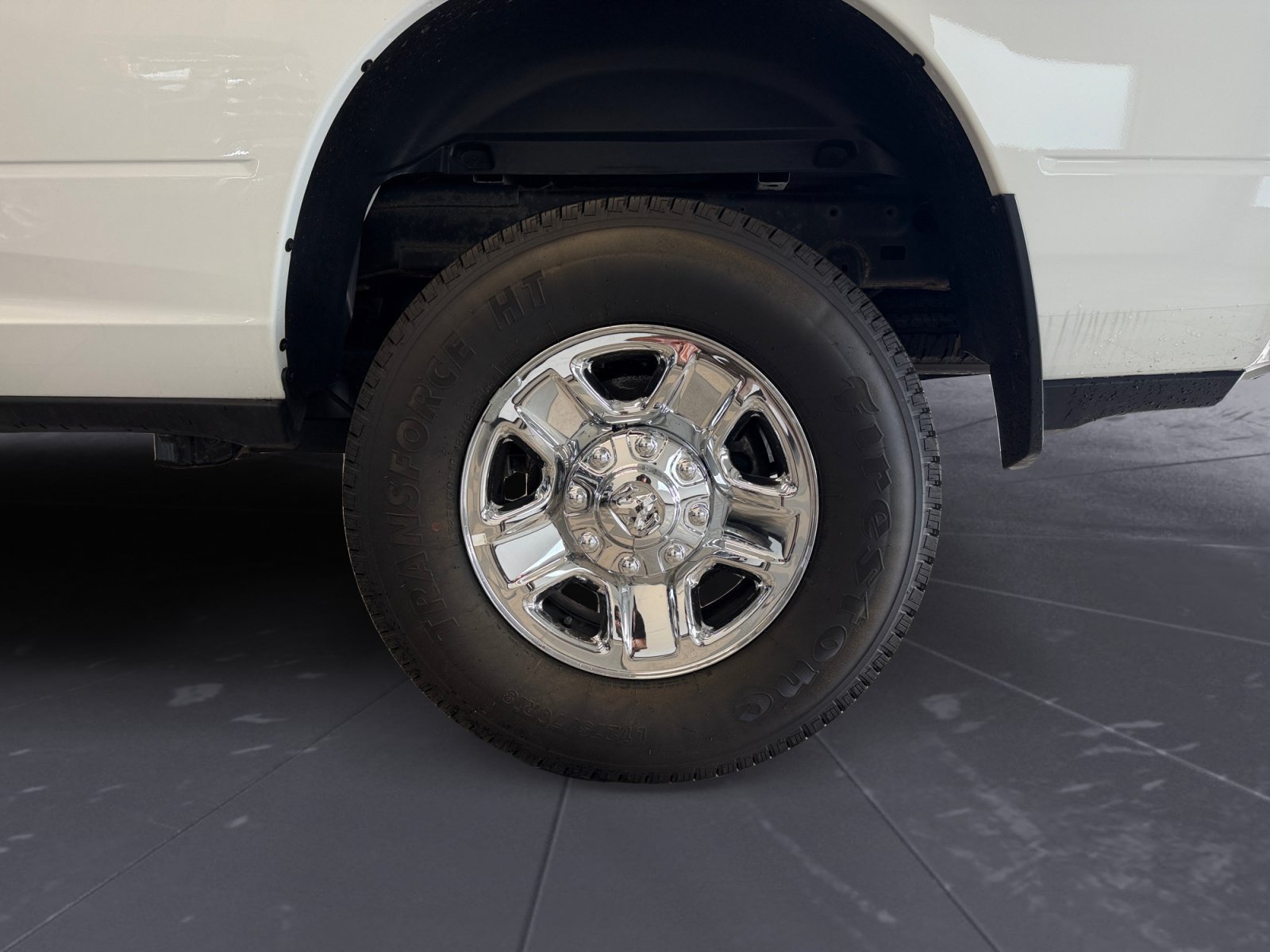 New 2024 Bright White Clear-Coat Exterior Paint RAM Tradesman image 36