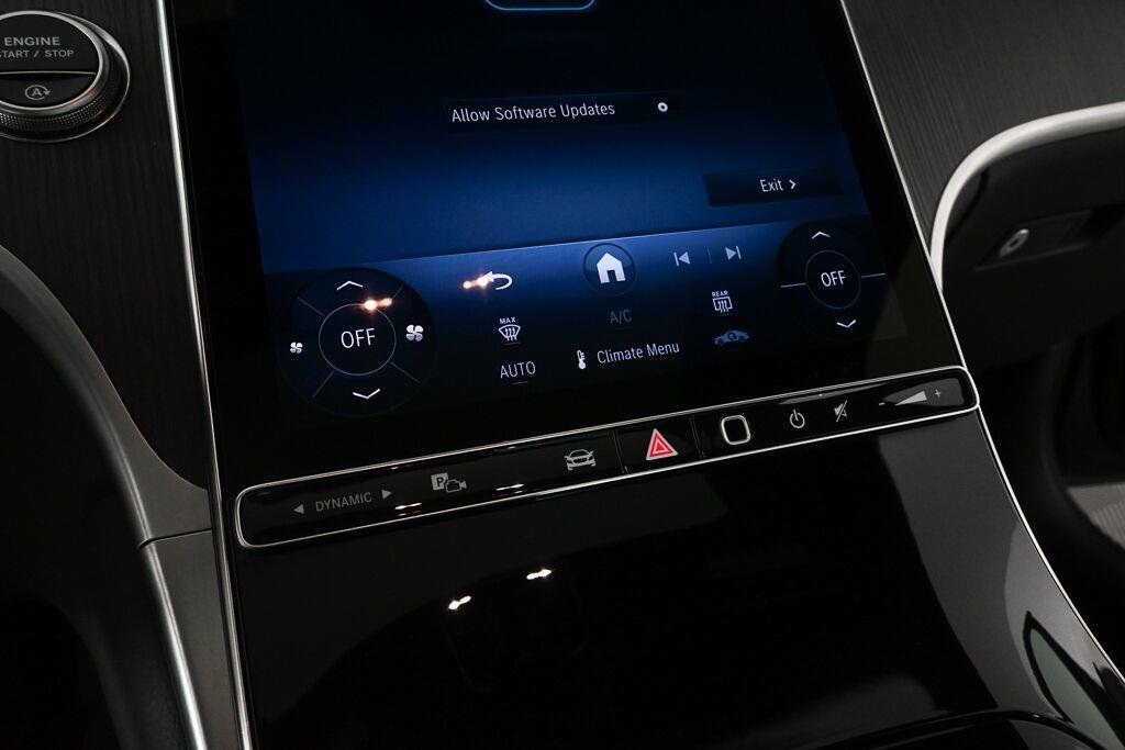 Certified Used 2025 Black Mercedes-Benz GLC 300 image 15