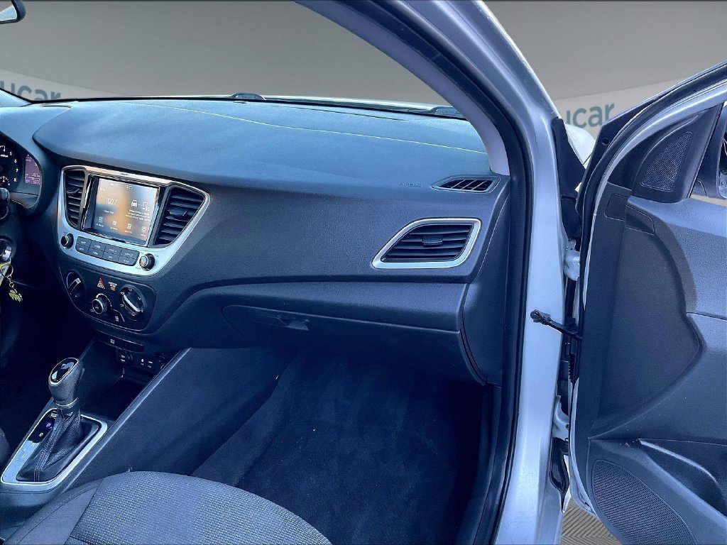 Used 2022 Silver Hyundai SEL image 13
