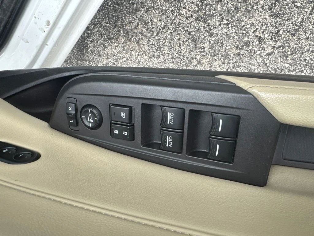 Used 2016 White Acura 2.4L image 16