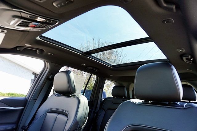 New 2026 Bright White Clear-Coat Exterior Paint Jeep Limited image 20