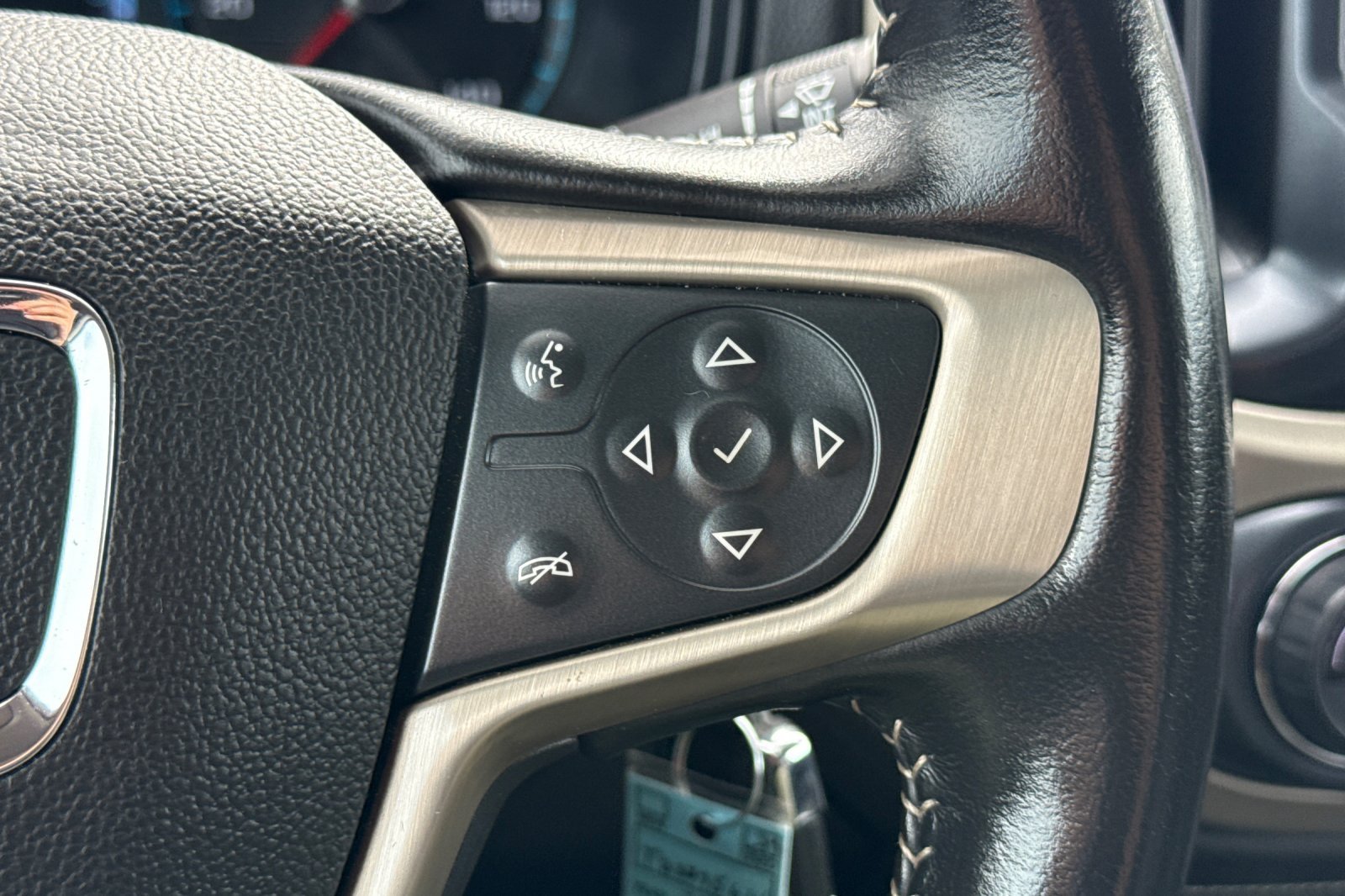 Used 2018 White GMC Denali image 25
