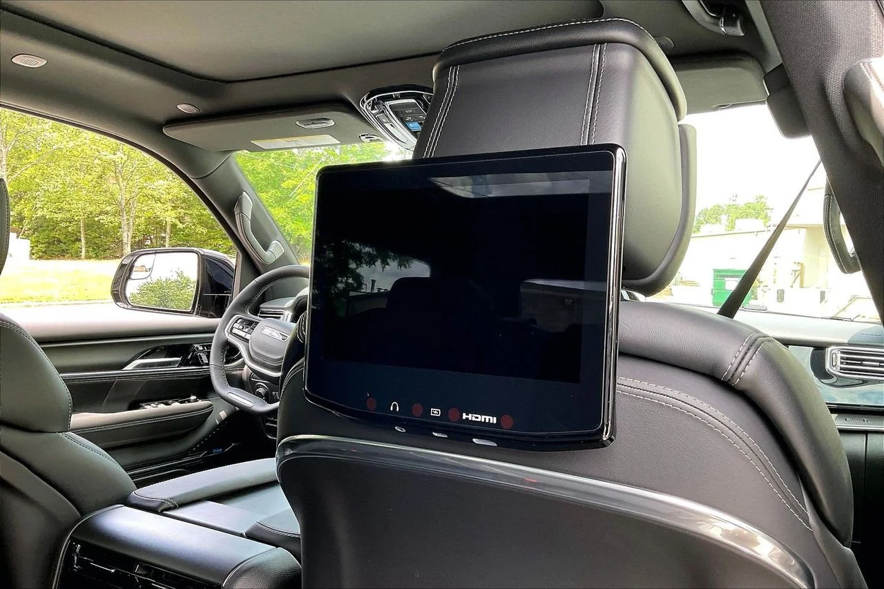 New 2026 Bright White Clearcoat Jeep Summit Obsidian image 29