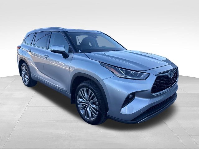 Used 2022 Silver Toyota Platinum image 7