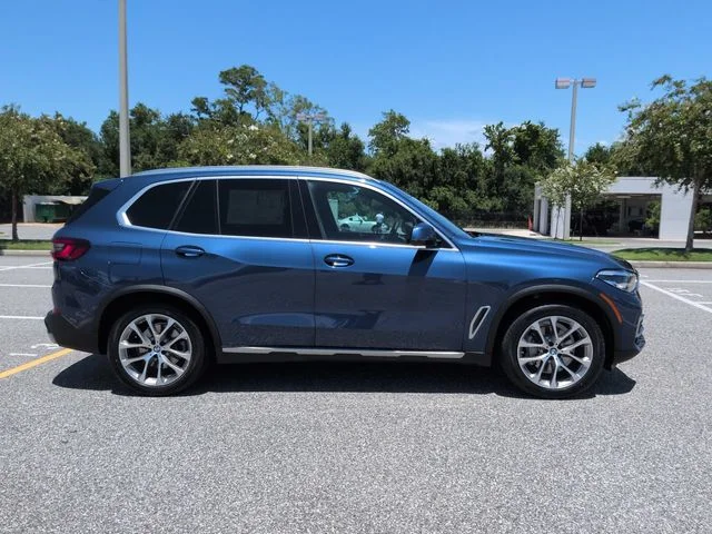 Used 2021 Blue BMW sDrive40i image 3