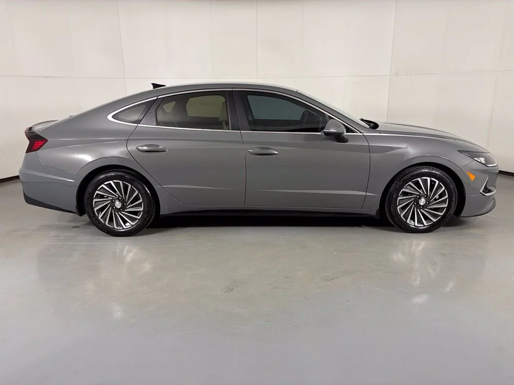 Used 2022 Gray Hyundai SEL image 9