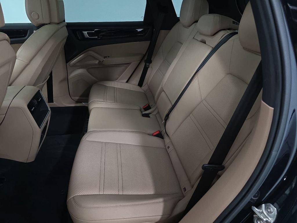 Certified Used 2023  Porsche Base image 27
