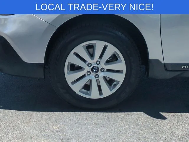 Used 2018 Silver Subaru 2.5i Premium image 10