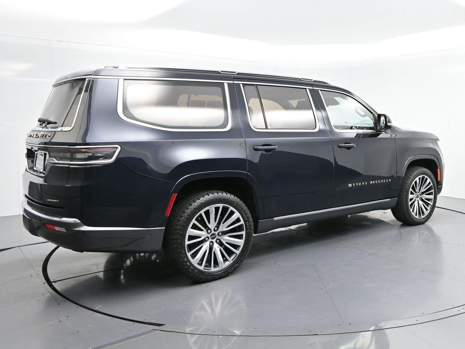 Used 2022 Blue Jeep Series III image 7