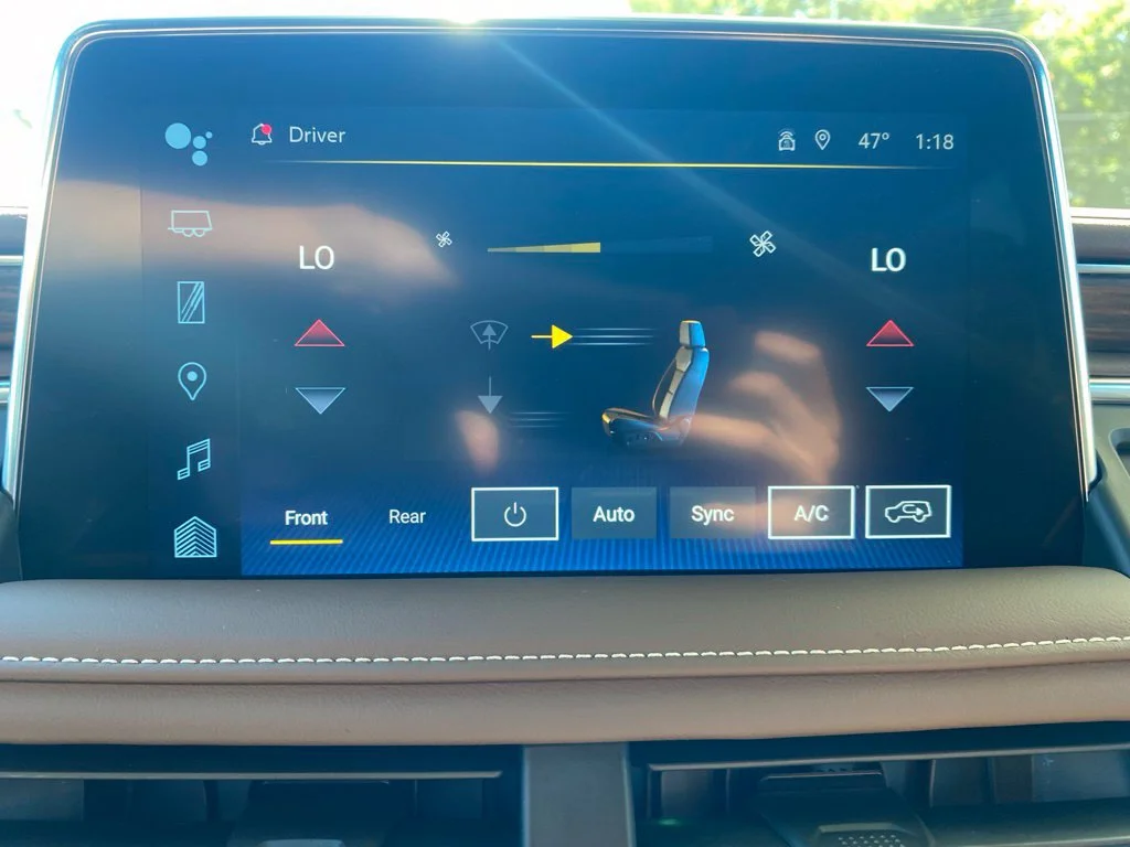 Used 2023 IRIDESCENT PEARL TRICOAT Chevrolet High Country image 22