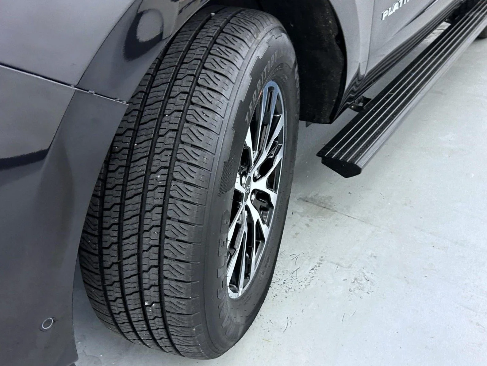Used 2025 Black Ford Platinum image 27