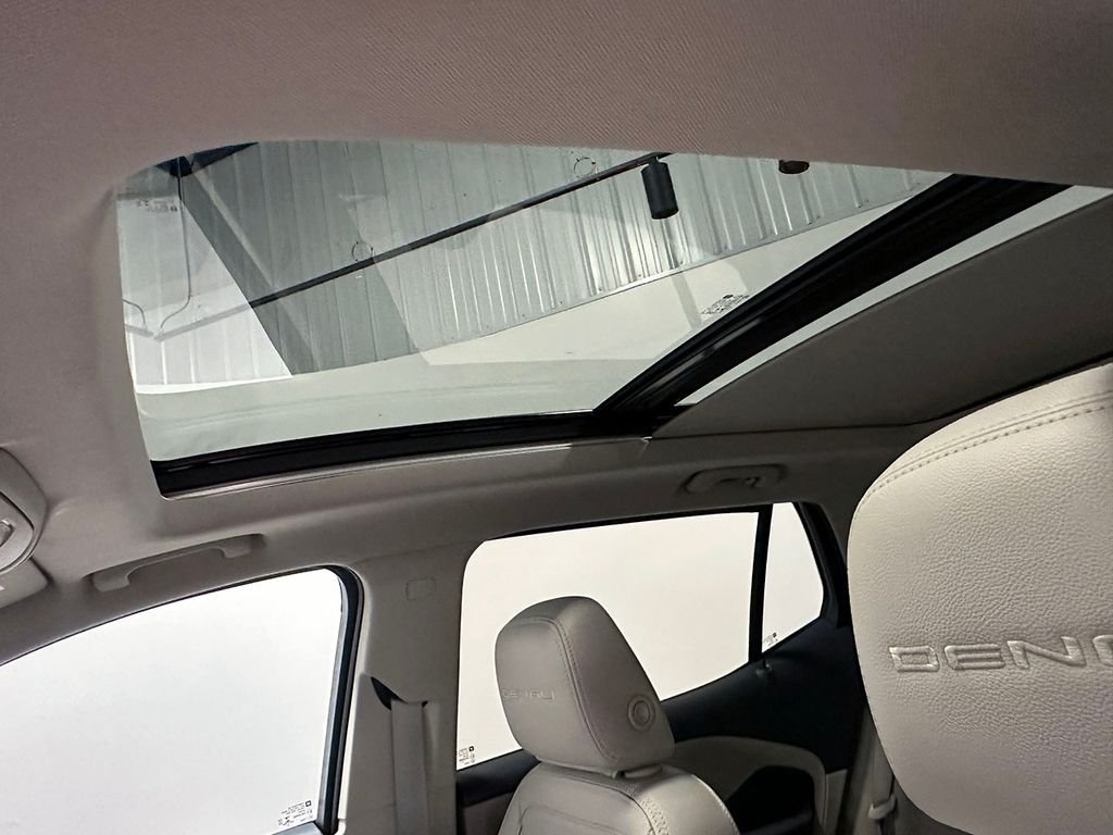 Used 2022 Black GMC Denali image 27