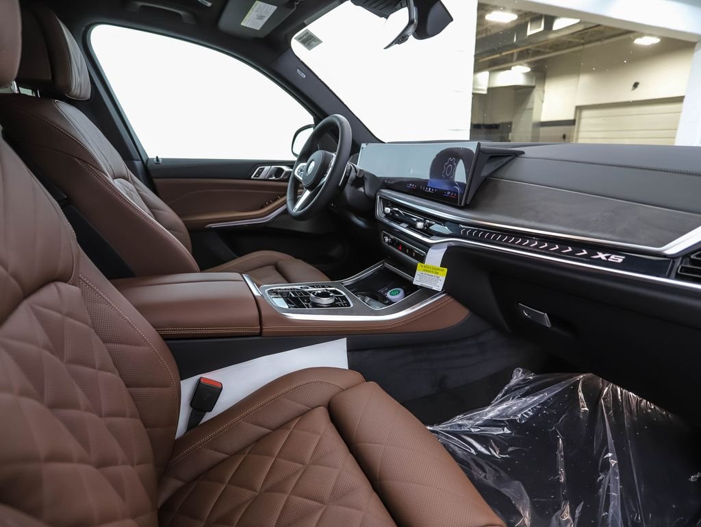 New 2026 Carbon Black Metallic BMW xDrive40i image 30