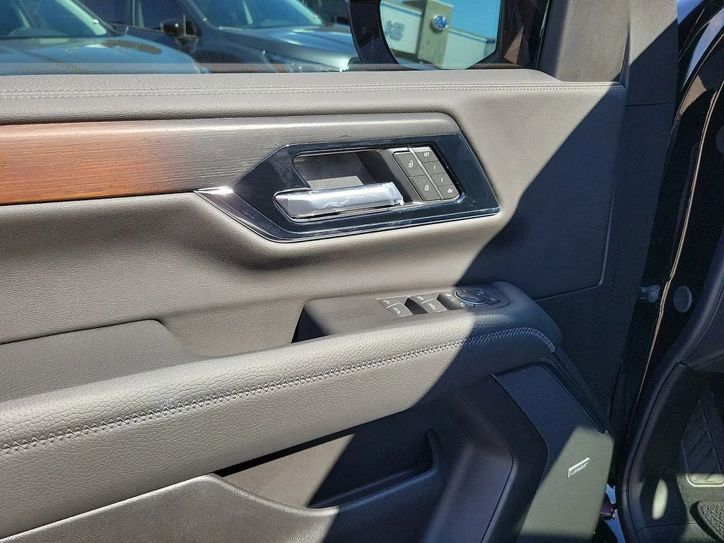 2026 GMC Yukon XL Denali - Photo 18