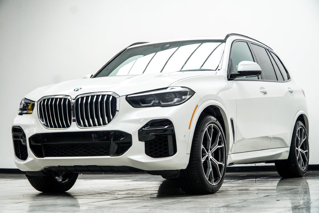 Used 2023 White BMW sDrive40i image 11