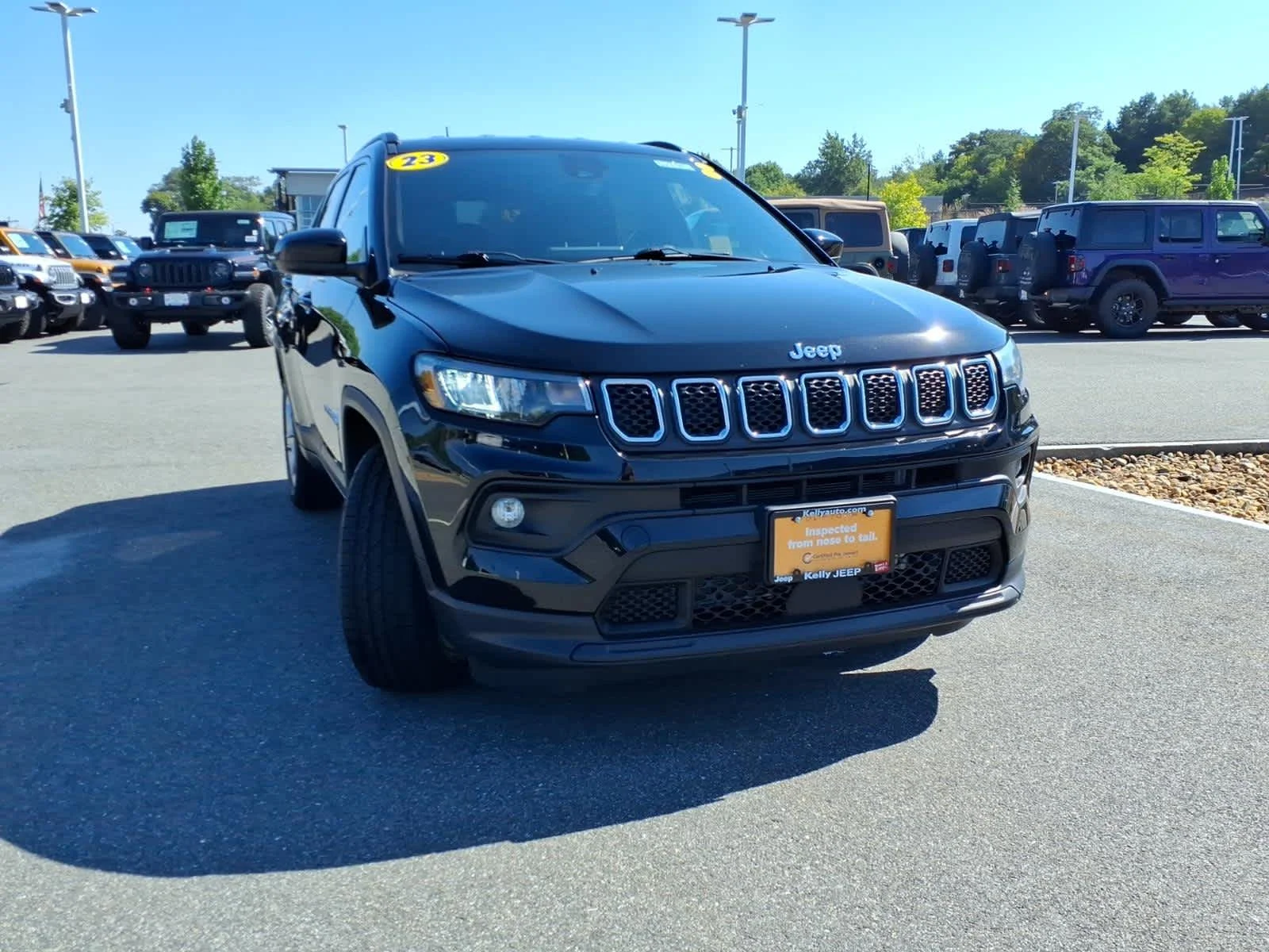 Certified Used 2023 Diamond Black Crystal Pearlcoat Jeep Latitude image 4